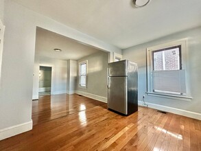 1371 Chapel St in New Haven, CT - Building Photo - Building Photo