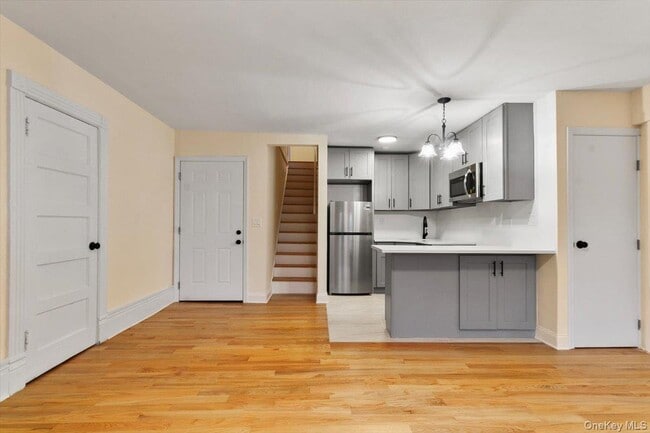 116 Corlies Ave in Pelham, NY - Foto de edificio - Building Photo