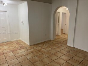 7601 NW 166th Terrace in Hialeah, FL - Building Photo - Building Photo