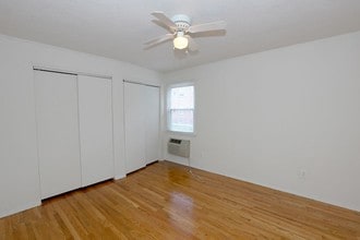 HOLMDEL POINTE in Keyport, NJ - Building Photo - Building Photo