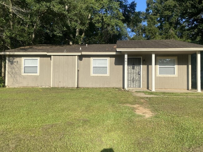 property at 1661 Princess Helen Rd W
