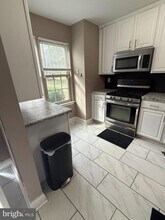 445 Atlanta Court in Washington Township, NJ - Foto de edificio - Building Photo