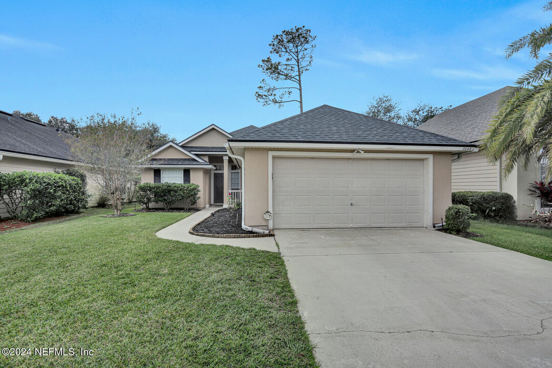 2044 Trailing Pines Way in Orange Park, FL - Building Photo