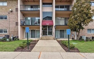 7609 Fontainebleau Dr, Unit 2213 in Hyattsville, MD - Building Photo