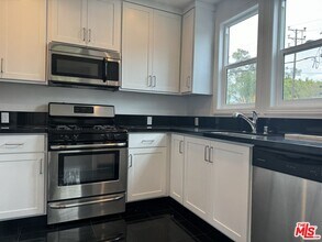 5861 Whitworth Dr in Los Angeles, CA - Building Photo - Building Photo