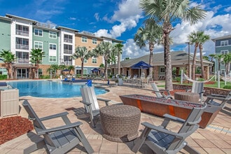 SOLA South Lux Apartments in Jacksonville, FL - Foto de edificio - Building Photo