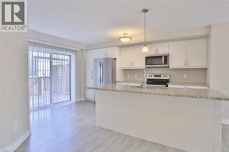 29 Ridgemount St in Kitchener, ON - Building Photo - Building Photo