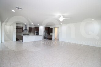26018 N 52nd Ln in Phoenix, AZ - Building Photo - Building Photo