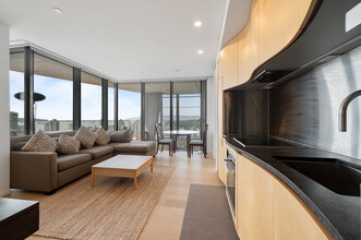 1568 Alberni St in Vancouver, BC - Building Photo - Building Photo