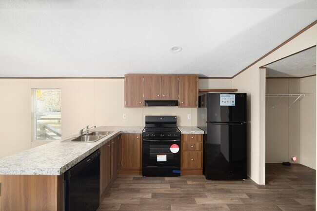 100 Burrow Ln in Elizabethton, TN - Building Photo - Building Photo