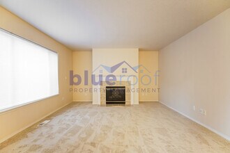 16786 NW Oak Creek Dr in Beaverton, OR - Foto de edificio - Building Photo