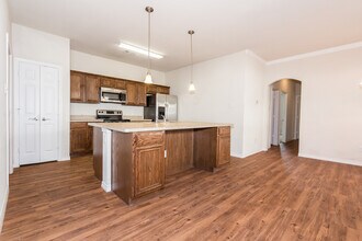 1031 Newcastle Dr in Weatherford, TX - Foto de edificio - Building Photo