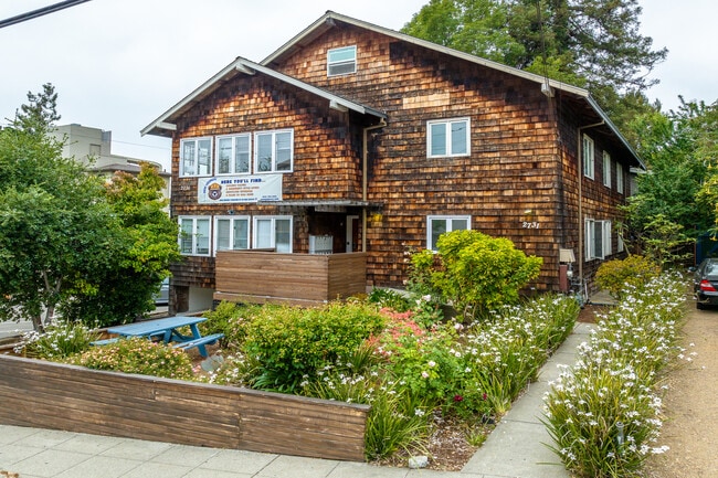 2731 Durant Ave