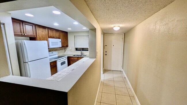 3017 Riverside Dr in Coral Springs, FL - Building Photo - Building Photo