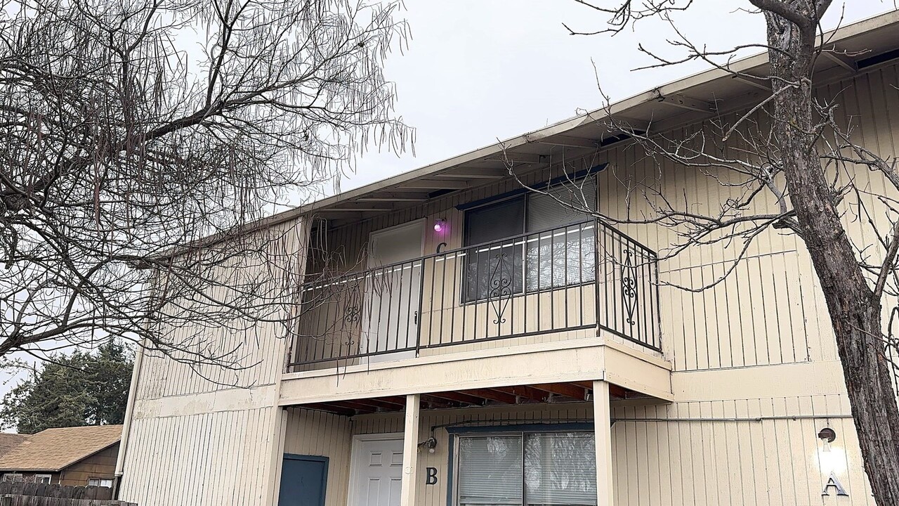 2300 Table Rock Rd in Medford, OR - Building Photo