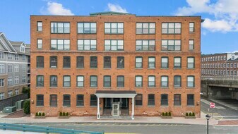 145 Canal St E in Shelton, CT - Building Photo