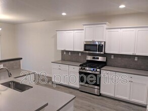 4514 N Glenrock Way in Meridian, ID - Building Photo - Building Photo