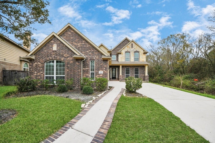 18006 E Williams Bend Dr in Cypress, TX - Building Photo