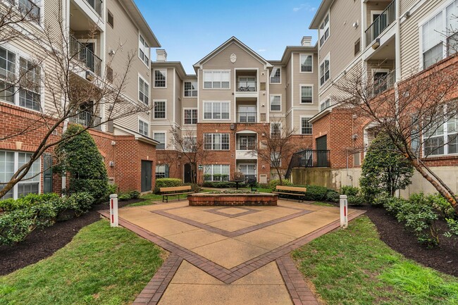 4860 Eisenhower Ave in Alexandria, VA - Building Photo - Building Photo