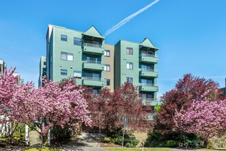 AVA Avalon West Apartments in Seattle, WA - Building Photo - Building Photo