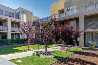 Parc Ridge Apartments in Northridge, CA - Foto de edificio - Building Photo