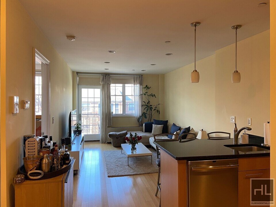 25-19-25-35 35th St in Queens, NY - Building Photo