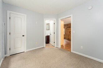 19 Carignan Dr, Unit Downstairs in Windham, ME - Building Photo - Building Photo