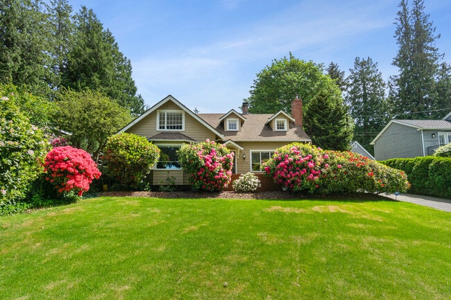 property at 12926 Holmes Point Dr NE