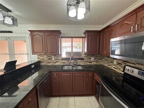 3783 NW 201st Terrace in Miami Gardens, FL - Building Photo - Building Photo