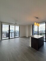 133 NE 24th St, Unit B19 in Miami, FL - Building Photo