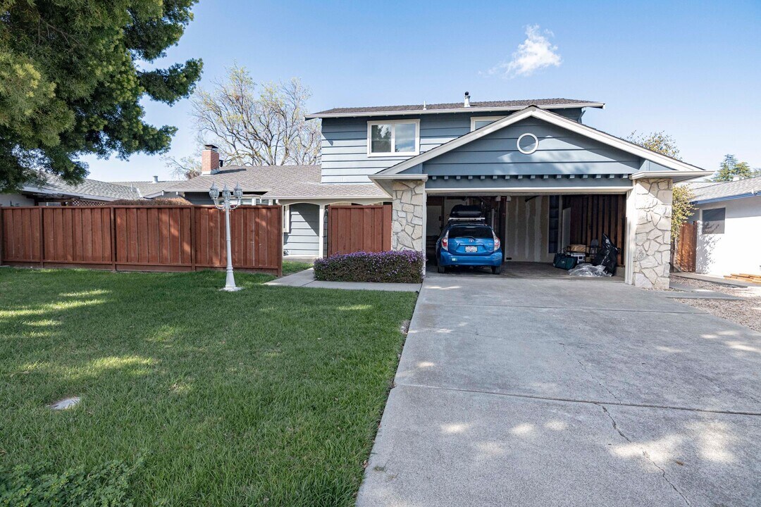 3041 Pruneridge Ave in Santa Clara, CA - Building Photo