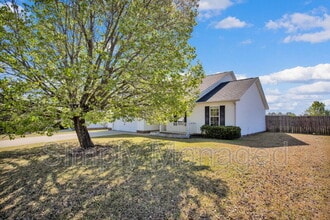 304 Hawthorn Dr in Raeford, NC - Building Photo - Building Photo