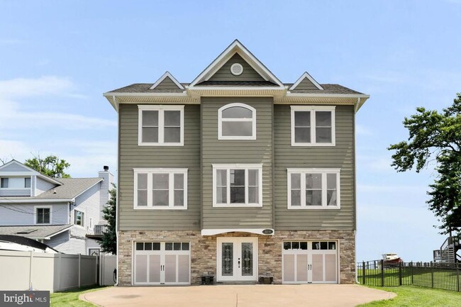 2260 Lake Dr in Pasadena, MD - Building Photo - Building Photo