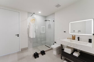 2750 Griffin Rd in Fort Lauderdale, FL - Building Photo - Building Photo