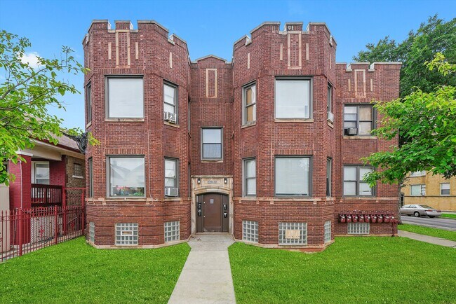 6355 S Washtenaw Ave in Chicago, IL - Building Photo - Building Photo
