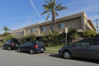 The Beachcomber Apartments in La Mirada, CA - Building Photo - Building Photo