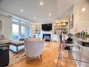 1589 Beacon St, Unit 1 in Brookline, MA - Building Photo - Building Photo