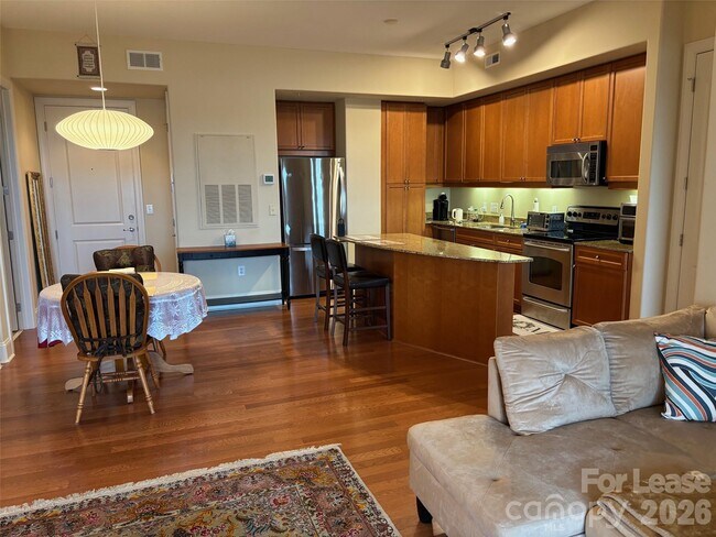 4620 Piedmont Row Dr in Charlotte, NC - Foto de edificio - Building Photo