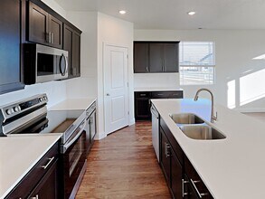 5998 Verdigris Dr in West Jordan, UT - Foto de edificio - Building Photo