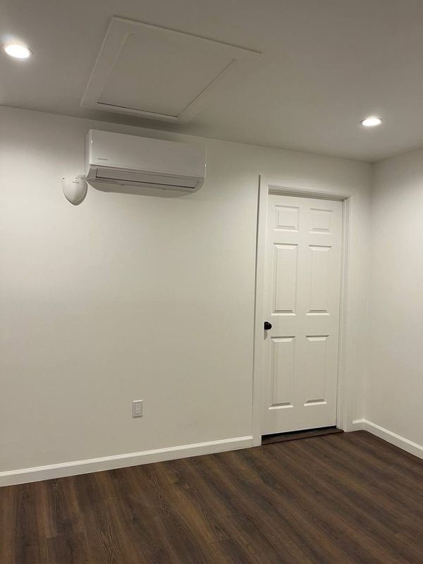 24104 Highlander Rd in Los Angeles, CA - Foto de edificio - Building Photo