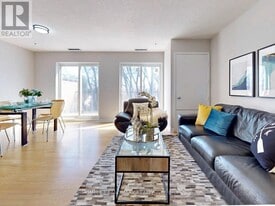 165 Cherokee Blvd in Toronto, ON - Building Photo