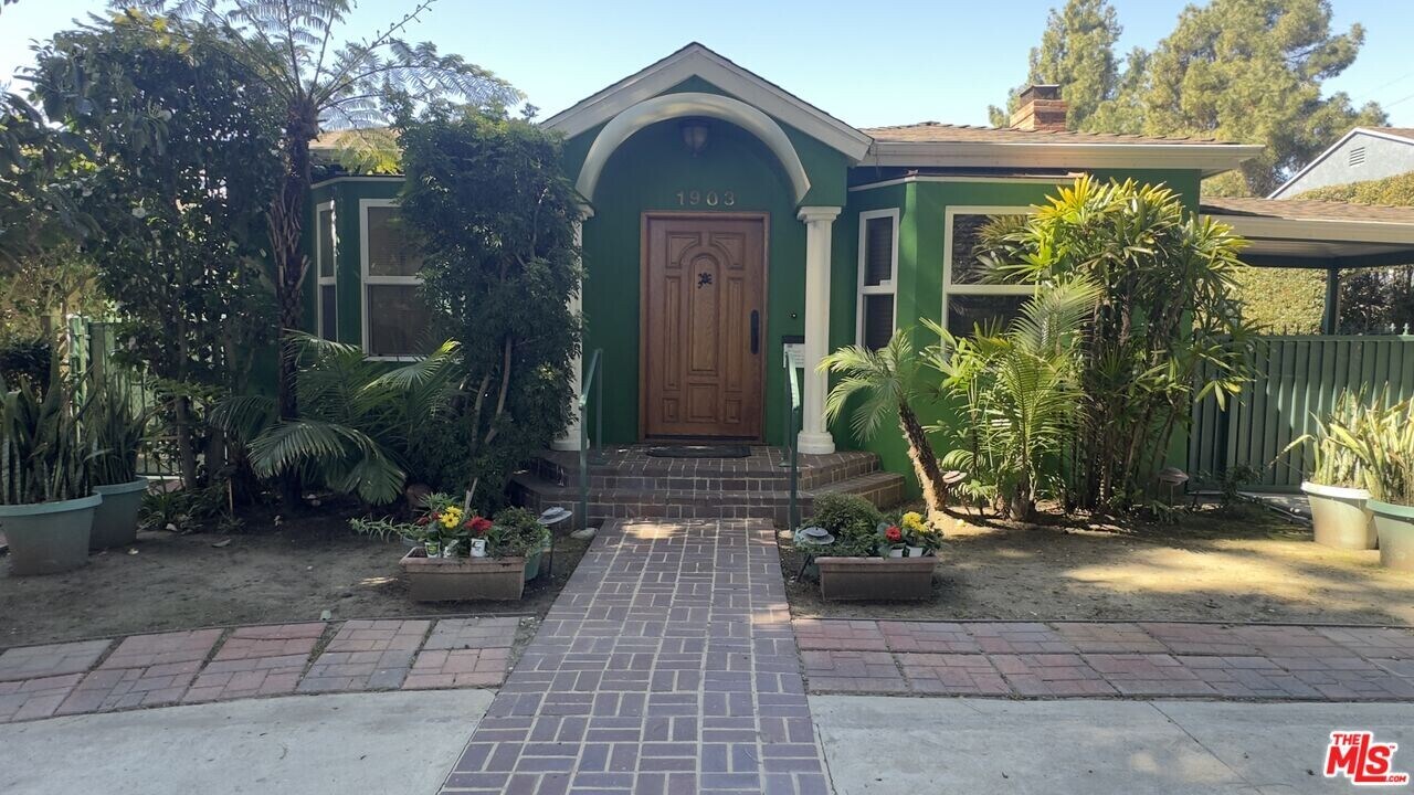 1903 S Westgate Ave in Los Angeles, CA - Building Photo