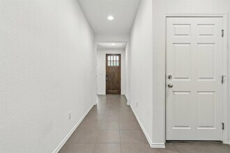 533 Sweetwood Ln in Leander, TX - Foto de edificio - Building Photo