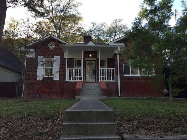 property at 652 S Evelyn Pl NW