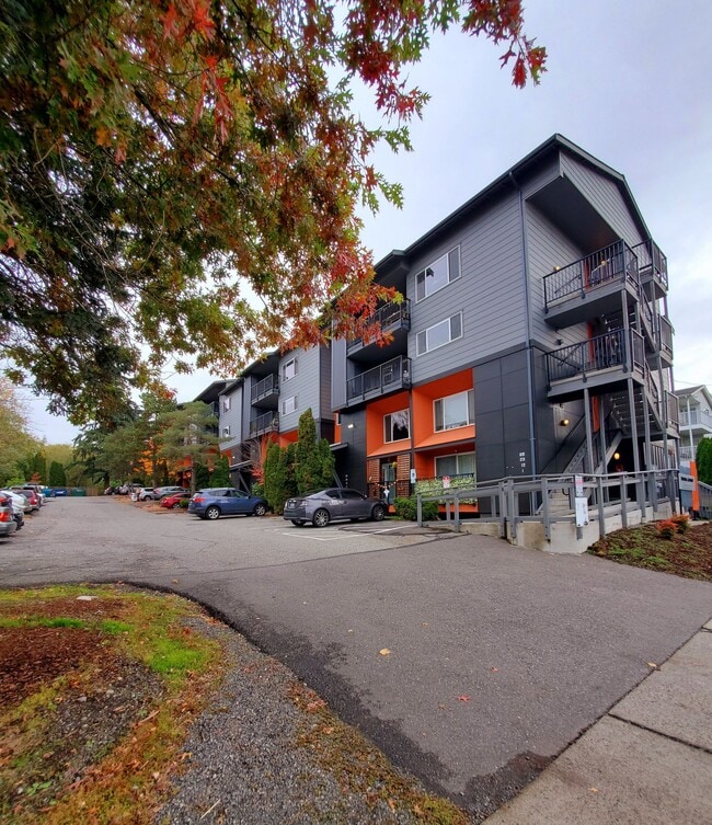 Kendal Court Apartments in Bellingham, WA - Building Photo - Building Photo