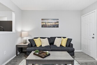 Welcome to Edmond at Twenty500, where luxury meets convenience! in Edmond, OK - Foto de edificio - Building Photo