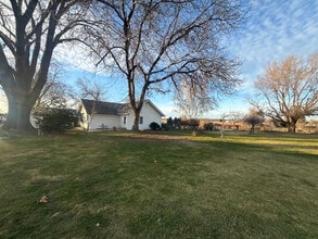 435 Byron Rd in Prosser, WA - Foto de edificio - Building Photo