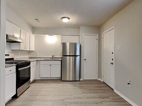 7315 Albert Williams Dr in Dallas, TX - Building Photo - Building Photo