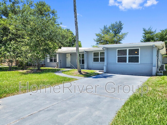 property at 841 La Plaza Ave S