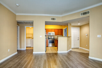 Borgata Condominiums in Las Vegas, NV - Foto de edificio - Interior Photo